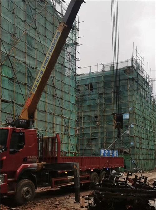 武强县“慢工细活”—— 吊车的 “微动控制” 技术